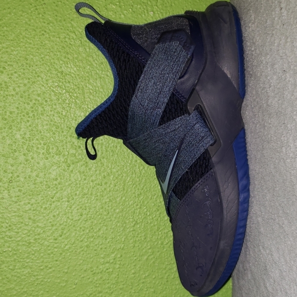 They dont fit me anymore and i want to sell them - Picture 2 of 3